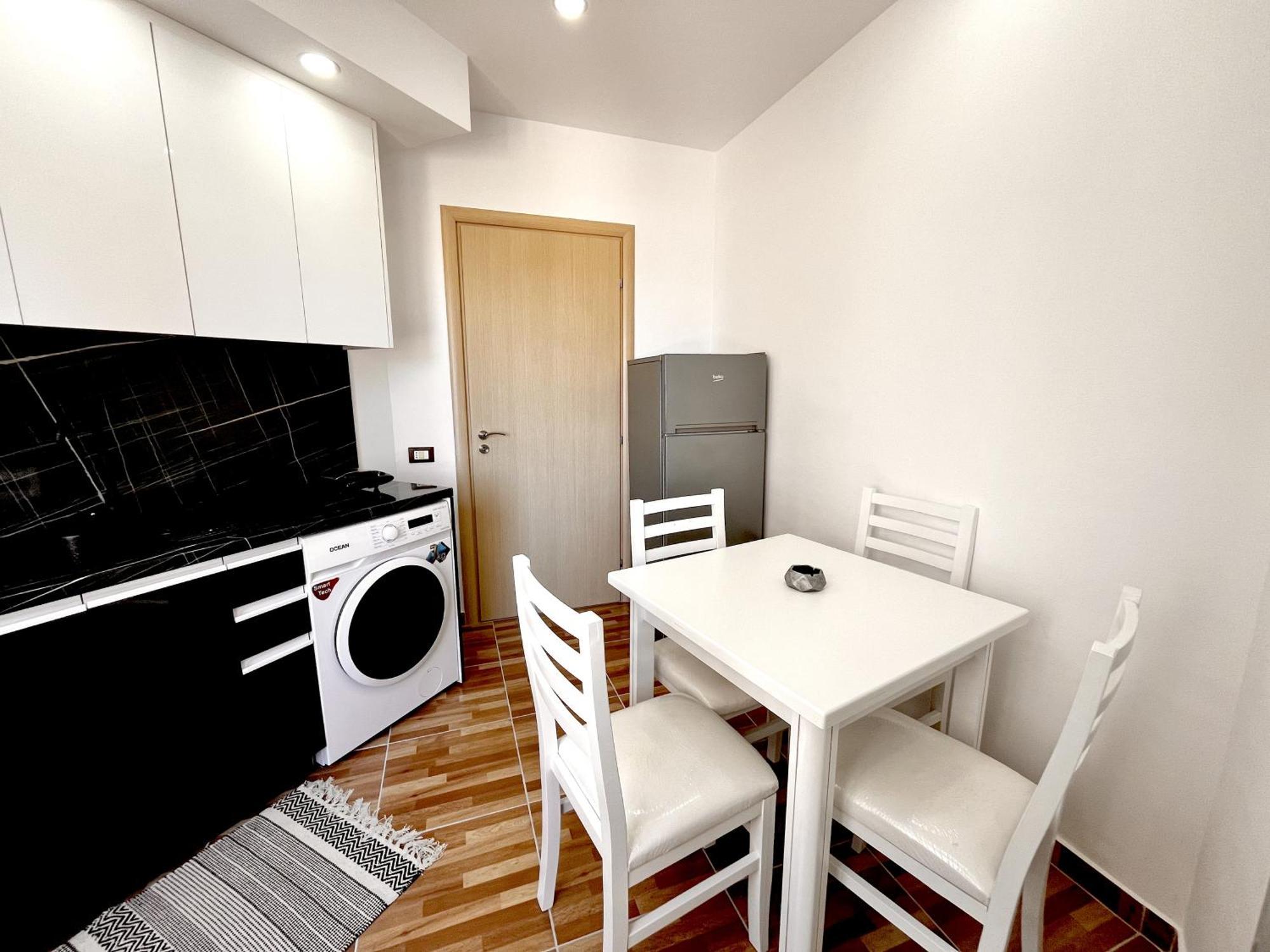 Kam Apartments In The City Center Вльора Екстер'єр фото