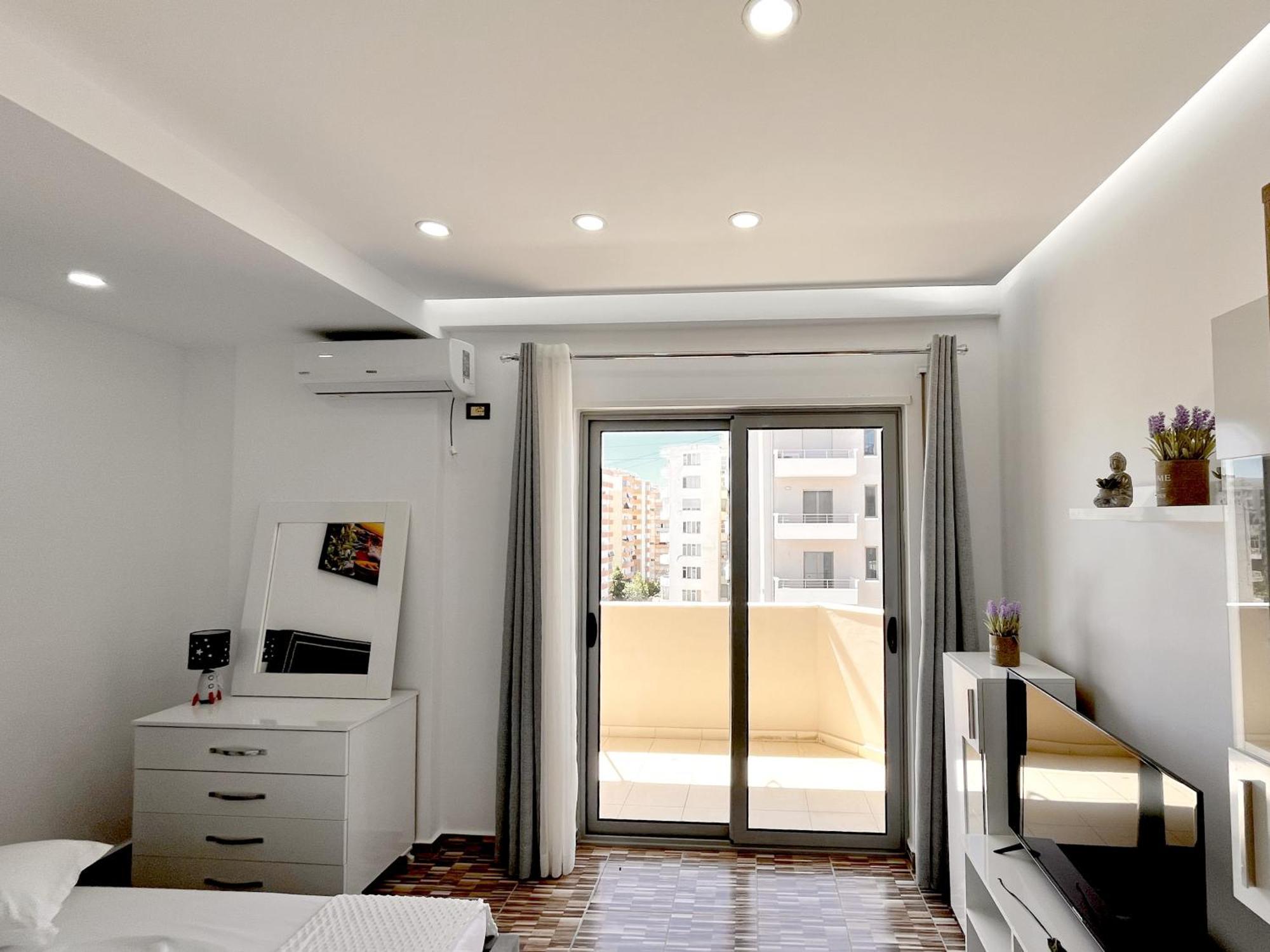 Kam Apartments In The City Center Вльора Екстер'єр фото
