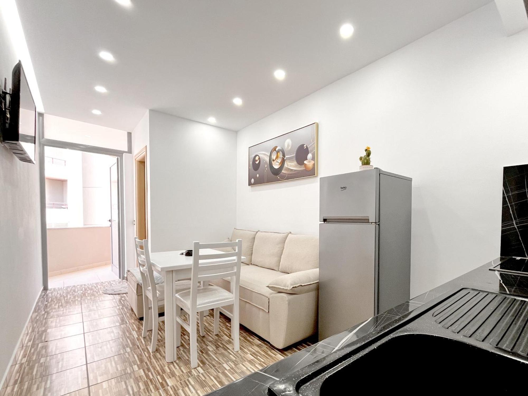 Kam Apartments In The City Center Вльора Екстер'єр фото