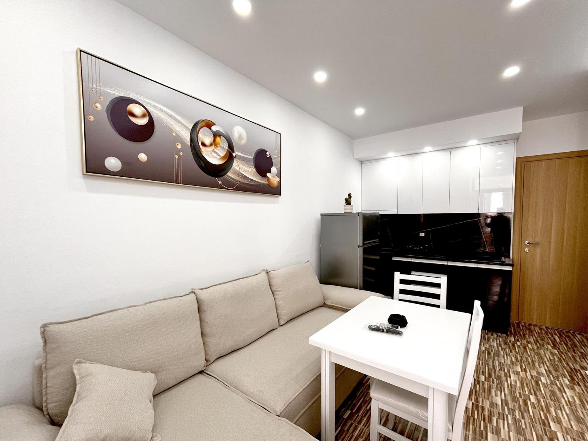 Kam Apartments In The City Center Вльора Екстер'єр фото