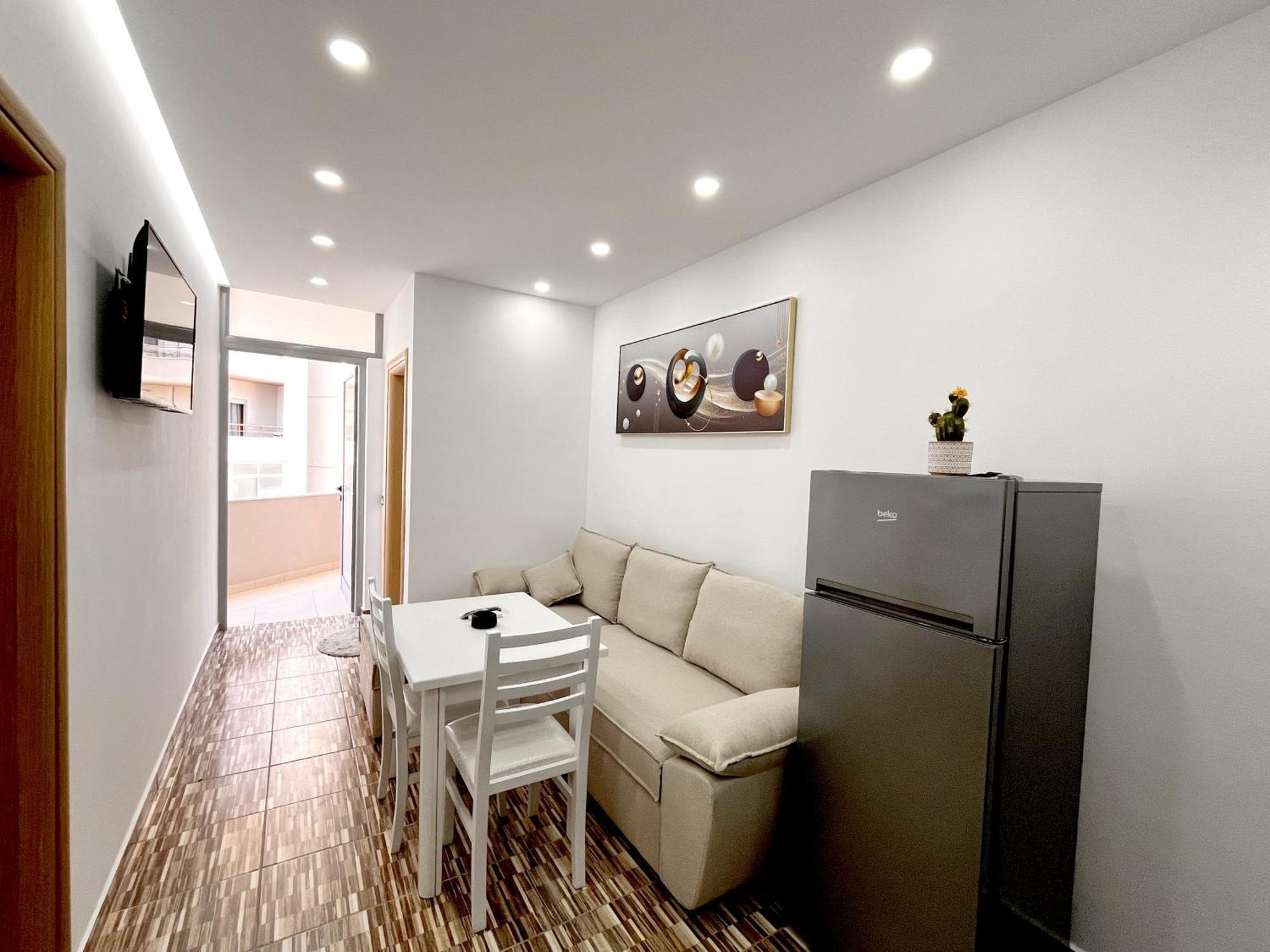 Kam Apartments In The City Center Вльора Екстер'єр фото
