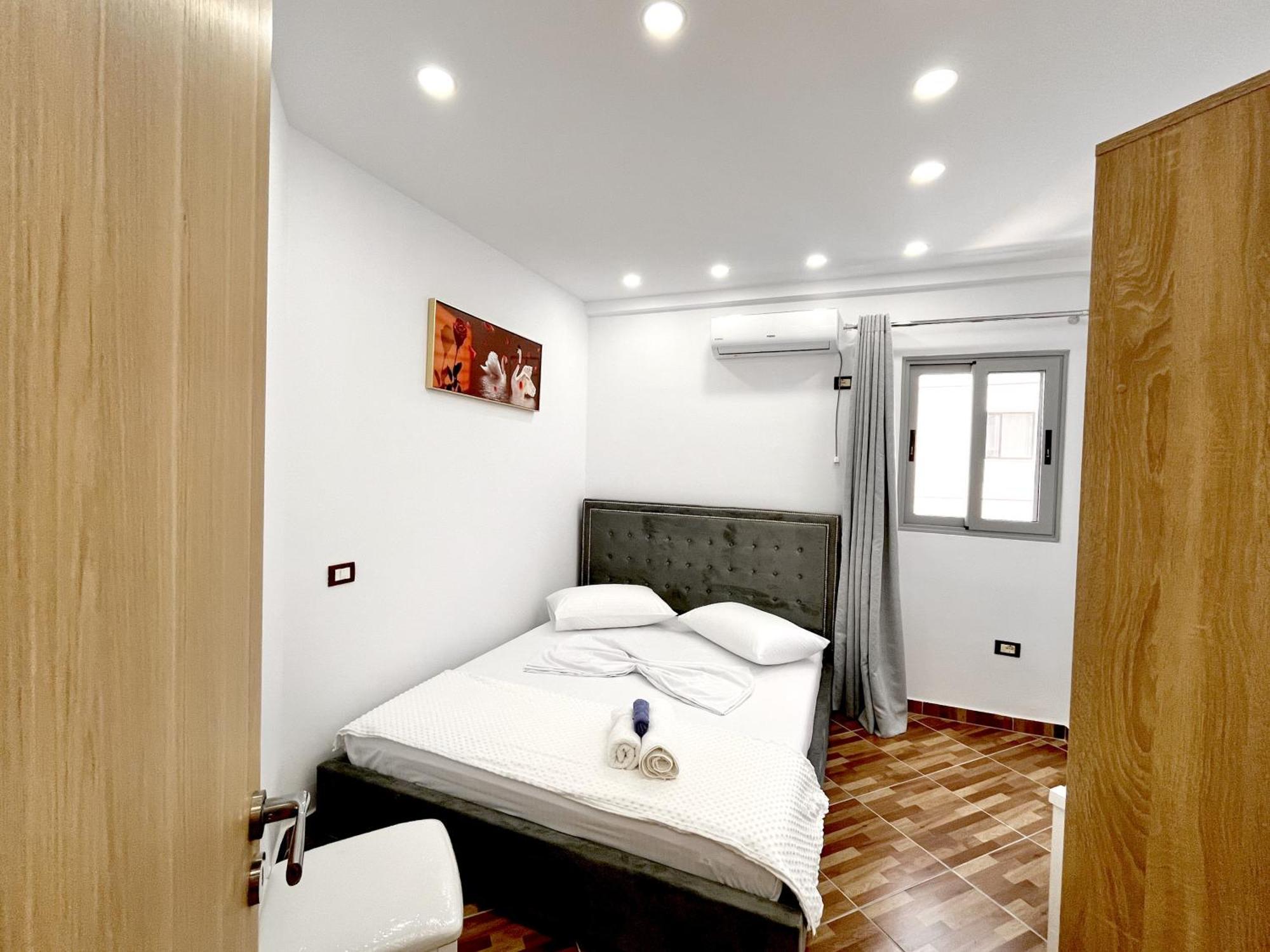 Kam Apartments In The City Center Вльора Екстер'єр фото