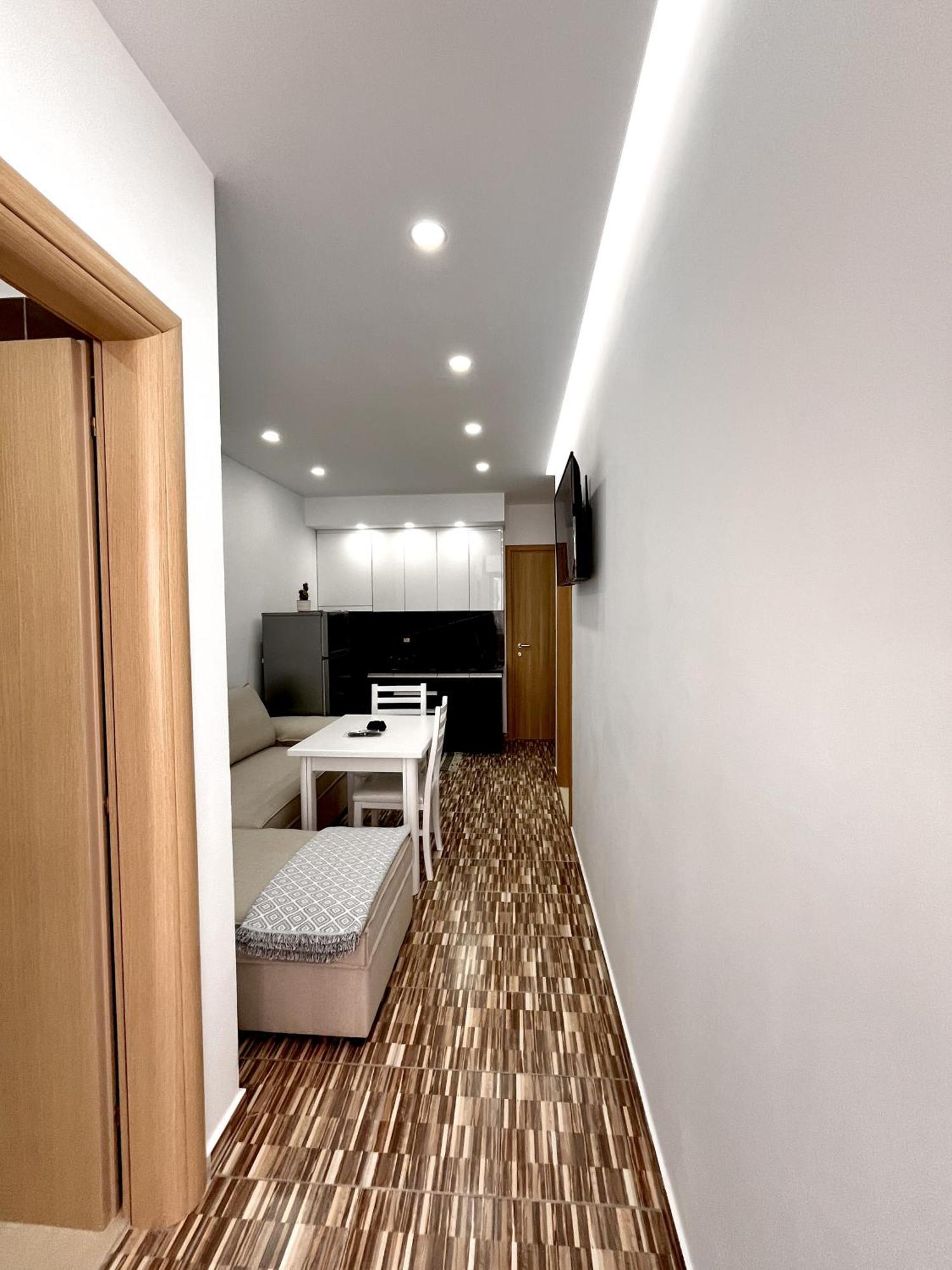 Kam Apartments In The City Center Вльора Екстер'єр фото
